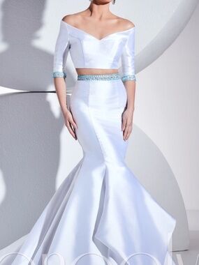 PANOPLY WHITE TWO PIECE GOWN WITH TURQUOISE BEADING SIZE 8